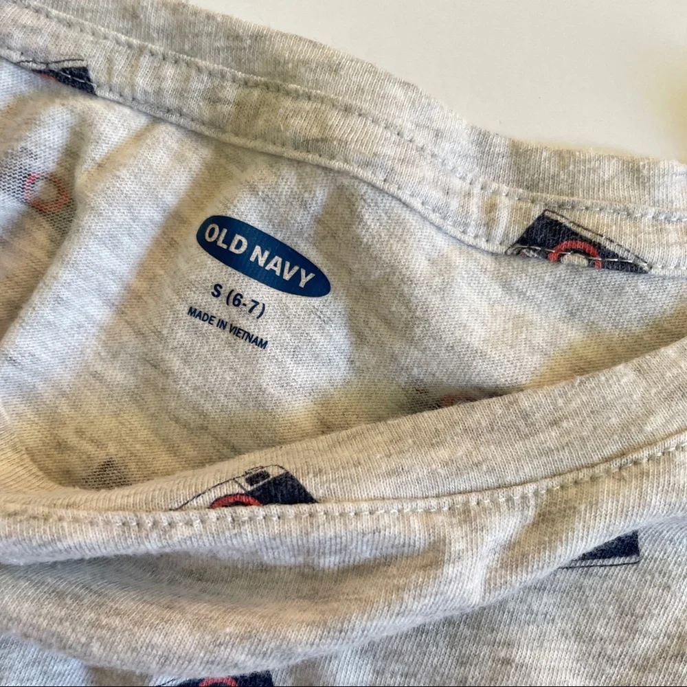 Old Navy tee